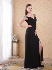 Black Column / Sheath V-neck Brush Train Chiffon Beading and Ruch Prom / Evening Dress