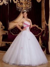 White A-line / Princess Sweetheart Floor-length Appliques Tulle Quinceanera Dress