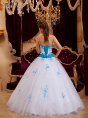 White A-line / Princess Sweetheart Floor-length Tulle Appliques Quinceanera Dress