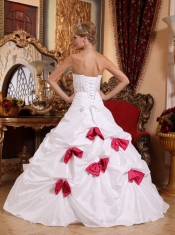 White A-line Sweetheart Floor-length Taffeta Beading and Bowknots Quinceanera Dress