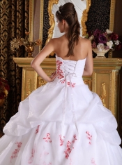 White A-Line / Princess Strapless Floor-length Organza Appliques Quinceanera Dress