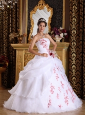 White A-Line / Princess Strapless Floor-length Organza Appliques Quinceanera Dress