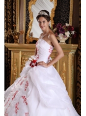 White A-Line / Princess Strapless Floor-length Organza Appliques Quinceanera Dress