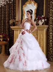 White A-Line / Princess Strapless Floor-length Organza Appliques Quinceanera Dress