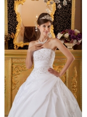 White Ball Gown Strapless Floor-length Tafftea and Tulle Appliques Quinceanera Dress
