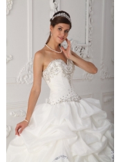 White Ball Gown Sweetheart Floor-length Organza and Taffeta Beading Quinceanera Dress