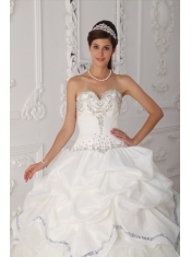 White Ball Gown Sweetheart Floor-length Organza and Taffeta Beading Quinceanera Dress