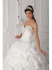 White Ball Gown Sweetheart Floor-length Organza and Taffeta Beading Quinceanera Dress