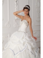 White Ball Gown Sweetheart Floor-length Organza and Taffeta Beading Quinceanera Dress