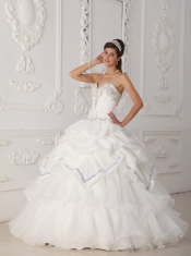 White Ball Gown Sweetheart Floor-length Organza and Taffeta Beading Quinceanera Dress