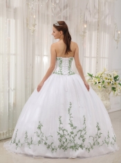 White Ball Gown Sweetheart Floor-length Organza Embroidery Quinceanera Dress