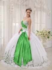 White Ball Gown Sweetheart Floor-length Organza Embroidery Quinceanera Dress