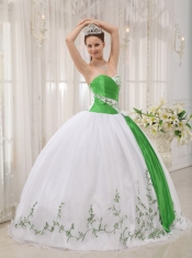 White Ball Gown Sweetheart Floor-length Organza Embroidery Quinceanera Dress