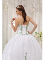 White Ball Gown Sweetheart Floor-length Organza Embroidery Quinceanera Dress