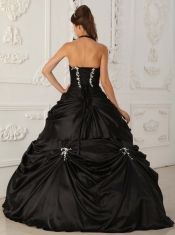 Black A-Line / Princess Halter Floor-length Taffeta Appliques Quinceanera Dress