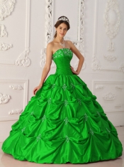 Elegant Green Ball Gown Strapless Quinceanera Dress with Taffeta Appliques and Beading