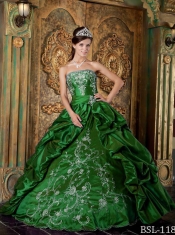 Elegant Green Ball Gown Strapless Quinceanera Dress with Taffeta Embroidery Quinceanera Dress