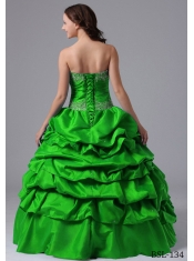 2013 Classical Ball Gown Pick-ups Quinceanera Dresses With Beading and Ruching