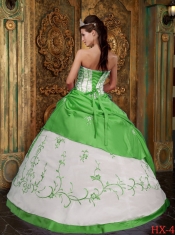 2014 Sleeveless Strapless Spring Green and White Floor-length Cheap Quinceanera Dresses