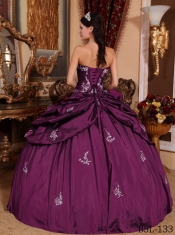 Classical Quinceanera Dress In Purple Ball Gown Sweetheart With Taffeta Appliques