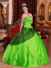 Classical Quinceanera Dresses With Satin Embroidery And Beading In Spring Green Ball Gown Sweetheart