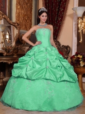 Elegant Apple Green Ball Gown Strapless With Taffeta and Organza Beading For Classical Quinceanera Dresses