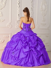 Elegant Classical Quinceanera Dresses In Purple Ball Gown Strapless With Taffeta Appliques