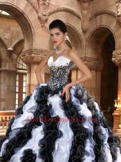 2015 Fashionable Black and White Dresses with Ruffles for Quinceanera