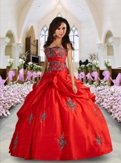 2015 Gorgeous Sweetheart Wine Red Quinceanera Dresses with Appliques and Pick-ups