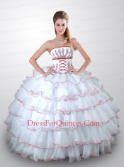 2015 Popular White Quinceanera Dress with Beading and Ruffled Layers