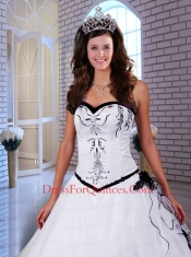 Embroidery White and Purple Organza Quinceanera Dress with Hand Made Flowers