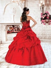 2014 Luxurious Sweetheart Organza Red Quinceanera Dress with Appliques and Pick Ups