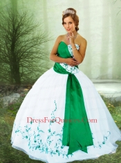 Discount Sweetheart Embroidery Quinceanera Dress in White and Green