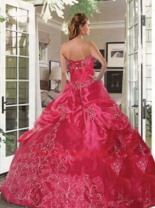 2014 Exclusive Sweetheart Embroidery Dress for Quinceanera in Red