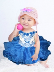 Beautiful Off the Shoulder Mini-length Little Girl Dress with Hand Made Flowers