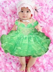 Fashionable Knee-length Spring Green Little Girl Dress with Bowknot