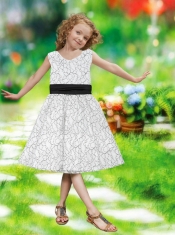 2014 A-Line V-neck Knee-length Flower Girl Dress with Belt