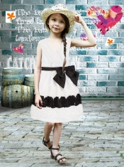Beautiful A-Line V-neck Rolling Flowers Flower Girl Dress with Appliques