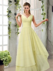 Ruching V Neck Chiffon Dama Dresses in Champagne