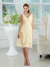 V Neck Empire Chiffon Dama Dress with Knee Length