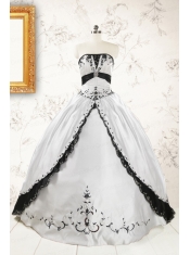 2015 Customize Embroidery White and Black Quinceanera Dresses