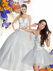 2015 Classical White Quinceanera Dress with Beading and Ruffles