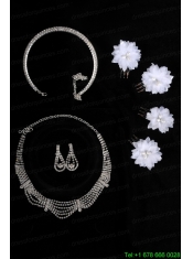 Fashionable Bracelet with Crystal Necklace and Earing Jewelry Set