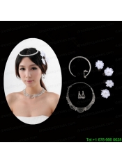 Fashionable Bracelet with Crystal Necklace and Earing Jewelry Set