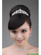 Lovely and Elegant Pearl Necklace and Crown