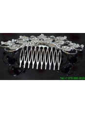 Luxurious Tiara With Delicate Rhinestones Adorned