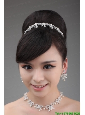 Unique and Gorgeous Tiara and Necklace in Pearl and Alloy