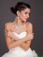 Stunning Rhinestone Alloy Flower shaped Ladies Necklace and Earrings Jewelry Set