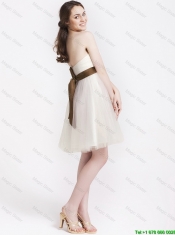 Elegant Strapless Tulle Sashes Prom Gowns in Champagne