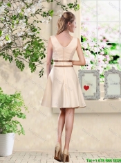 Elegant Short V Neck and Bowknot Prom Dresses in Champagne